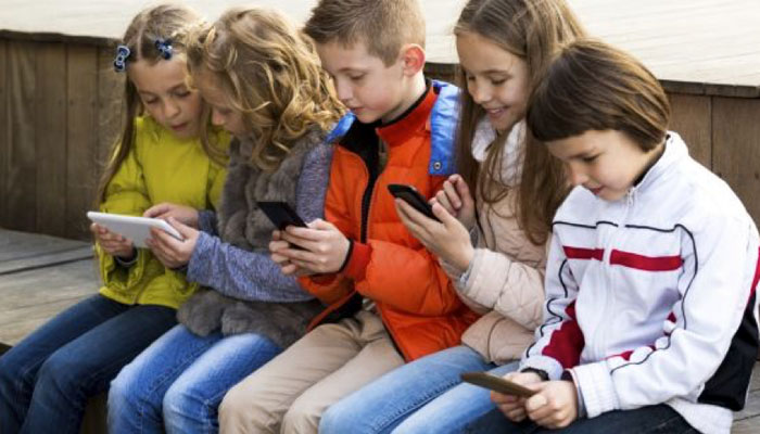 Prevent the Inappropriate Use of Smartphones - FamilyTime ...