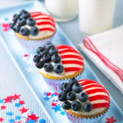 4th of July Cupcakes - Wave the Flag